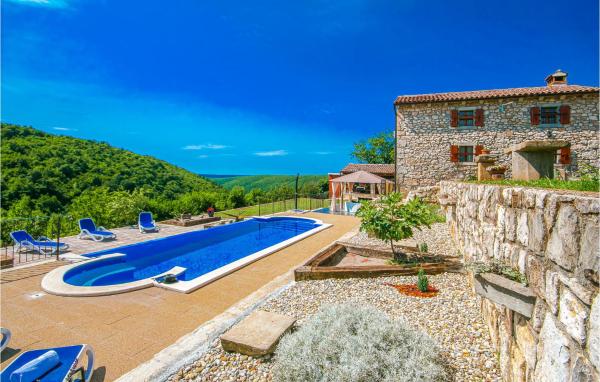 2 Bedroom Beautiful Home In Labin, Buchen Sie Ferienhaus Hotels mit Pool in Labin, Schwimmbad