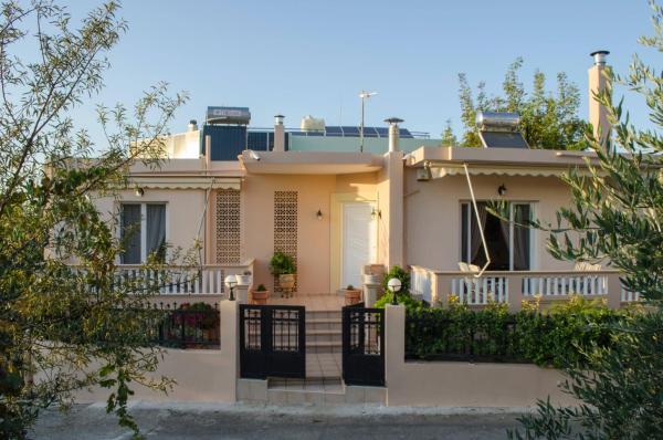 Villa Aretaki, Prenota Appartamento Hotel a Kalamaki con parcheggio, Parcheggio