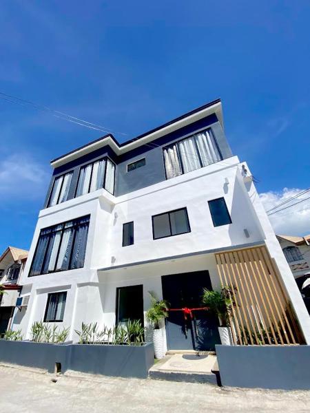 NEW Modern home near Airport, Beach and Fast Wi-Fi, Buchen Sie Ferienwohnung Hotels in Cebu mit Parkplatz, Parkplätze