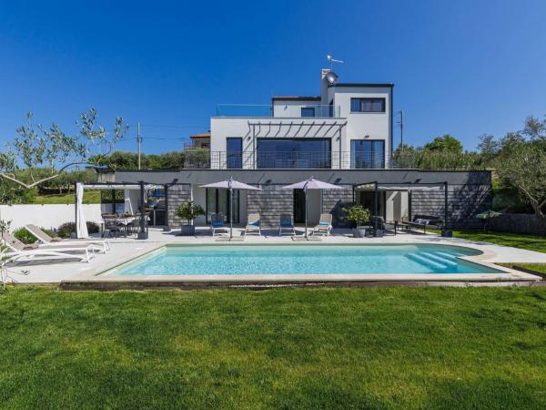 Holiday Home Villa Sonja by Interhome, Buchen Sie  Hotels in Umag Countryside mit Pool, Schwimmbad