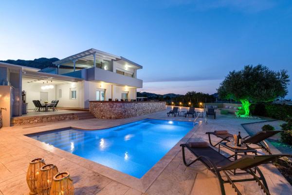 Villa Alia, Reserva ahora  Hoteles con piscina en Rodas, Piscina