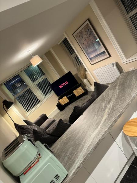 Central 2BR Apartment - Sleeps 4 - Parking & Pets - Coast Serviced Apartments - Enquire for Trade & Long stays, Book Apartment Wick Caithness