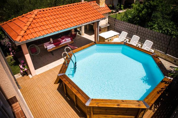 Apartman Sunny Vacay, Buchen Sie Ferienwohnung Hotels in Gespanschaft Split-Dalmatien mit Parkplatz, Parkplätze
