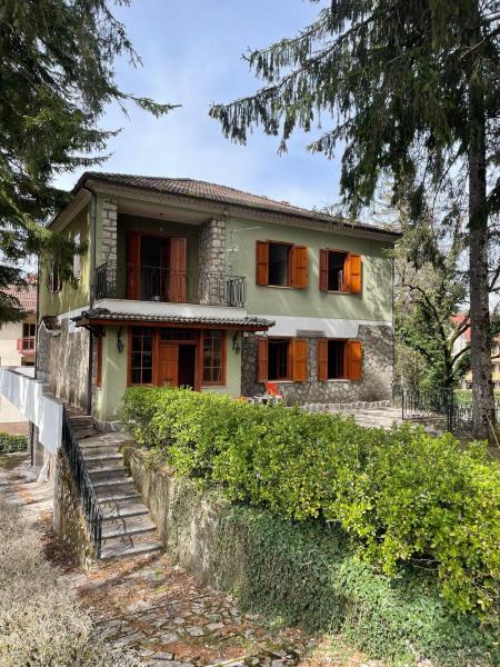 Villa prestigiosa ampie metrature, Prenota  Altipiani di Arcinazzo 