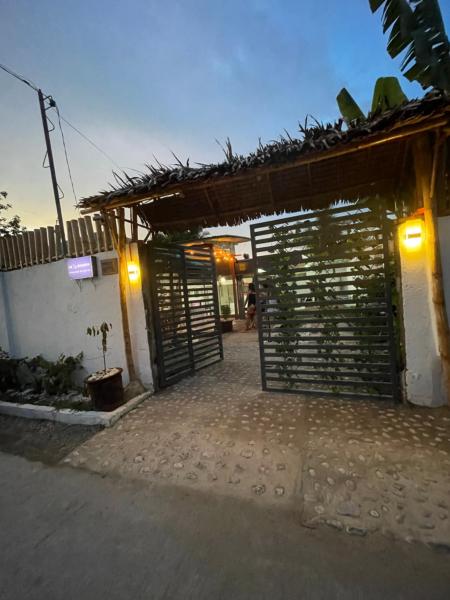 La Maison Guesthouse, Prenota  Hotel a Visayas con parcheggio, Parcheggio