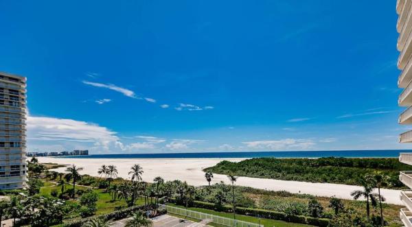Beachfront I Full Coastal Contemporary Renovation, Buchen Sie Ferienhaus Villen in Florida, Villa