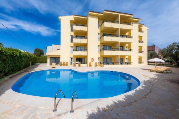 Apto con Terraza 103, Book Vacation Home Cala Millor Hotels with a Pool, Swimming Pool