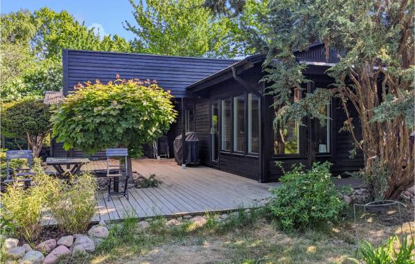 Gorgeous Home In Hasslö With Kitchen, Prenota Casa vacanze Hotel a Gotaland con parcheggio, Parcheggio