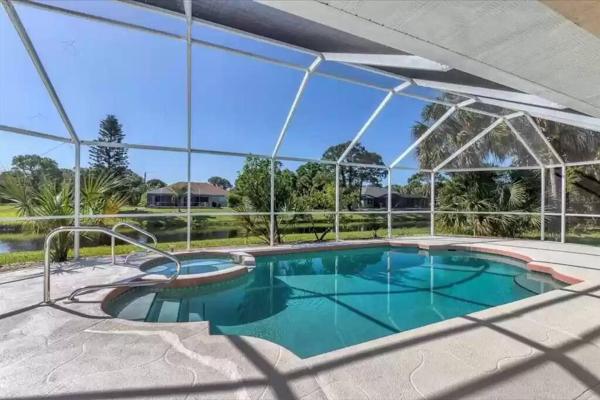 Villa with swimming pool & spa in quiet area, Prenota  Hotel SPA a Florida, SPA