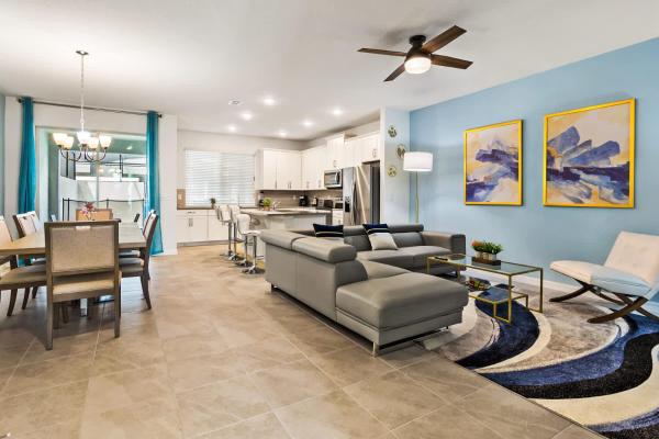 Spacious 4br Townhome w pool -Free BBQ, Buchen Sie Ferienhaus Villen in Florida, Villa