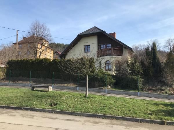 Dům u koupaliště, Book Villa  
