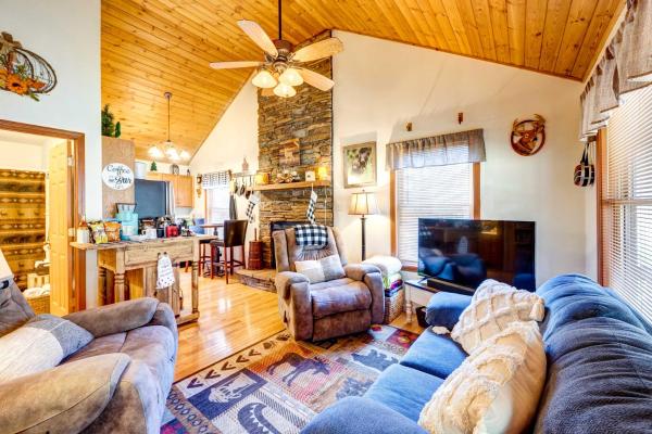 Scenic Marble Cabin with Fire Pit, Buchen Sie Ferienhaus Marble North Carolina