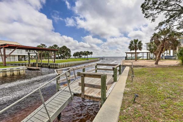 Waterfront Panacea Vacation Rental with Dock, Buchen Sie Ferienhaus Panacea 