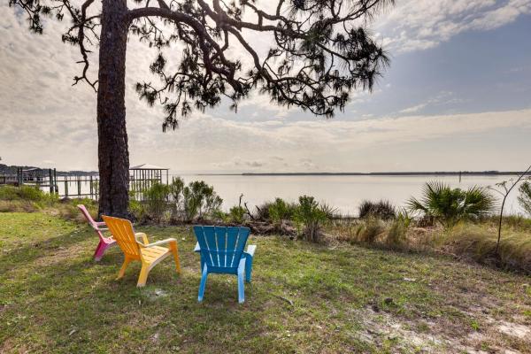 Waterfront Ochlockonee Bay Cottage with Views, Buchen Sie Ferienhaus Panacea 