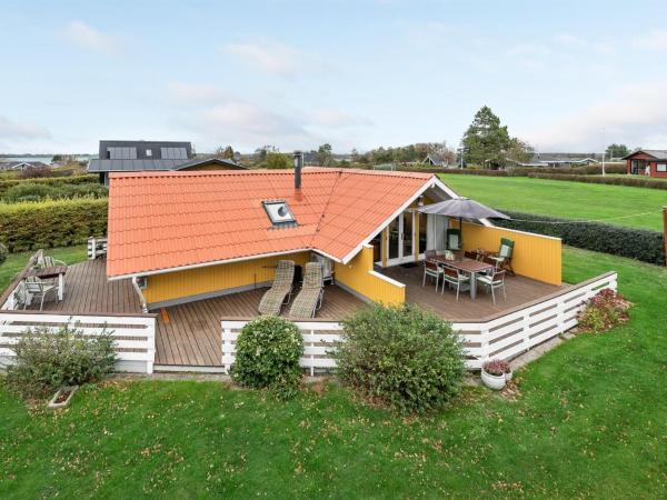 Holiday Home Hjalmine - 250m from the sea by Interhome, Prenota Casa vacanze Hotel a Assens con parcheggio, Parcheggio