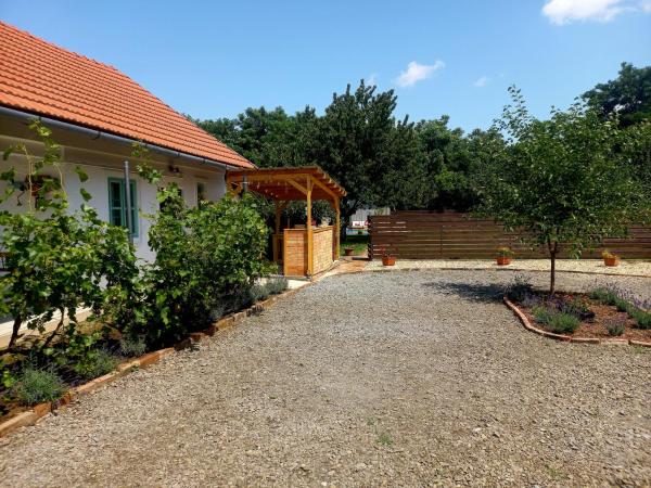 Idill Cottage Vendégház, Buchen Sie Villa Tiszafüred 