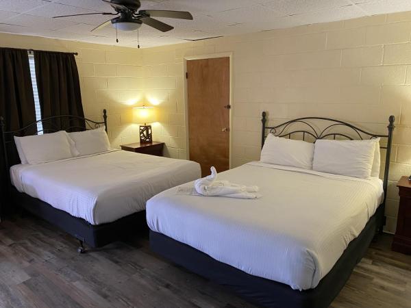 JI11, Queen Guest Room at the Joplin Inn at the entrance to Mountain Harbor Resort Hotel Room, Buchen Sie Hotel Hotels mit Pool in Missouri, Schwimmbad