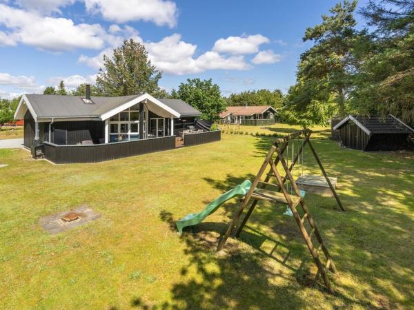 Holiday Home Talula - 350m from the sea by Interhome, Prenota Casa vacanze Hotel a Vestjylland con parcheggio, Parcheggio