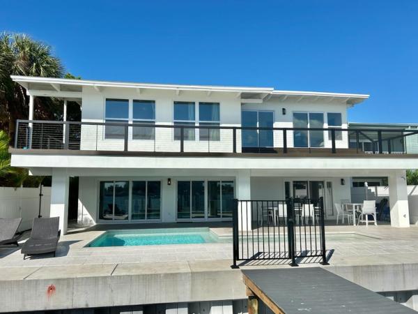 The Fuschia-Sleeps 14-Splendor on Mandalay Channel, Buchen Sie Ferienhaus Villen in Florida, Villa