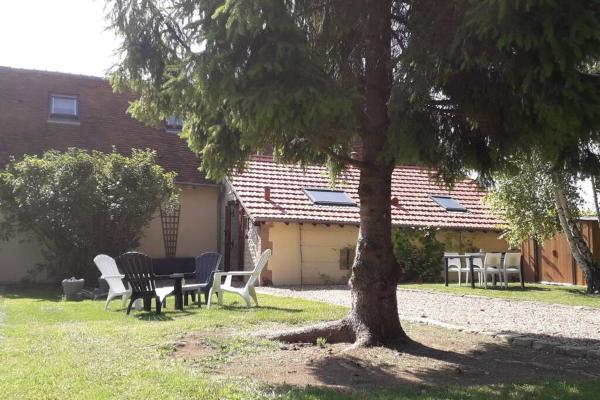 La Maison du Bonheur Groupe Famille, Reserva ahora Casa o chalet Hoteles en Ladon con aparcamiento, Aparcamiento