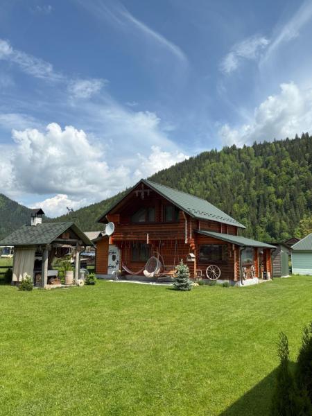 Садиба у Коржуків, Buchen Sie Ferienhaus Hotels in Iwano-Frankiwsk mit Parkplatz, Parkplätze