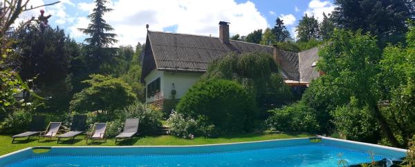 Chaloupka u lesa, Reserva ahora Casa o chalet Hoteles con piscina en Srednecheshsky Krai, Piscina