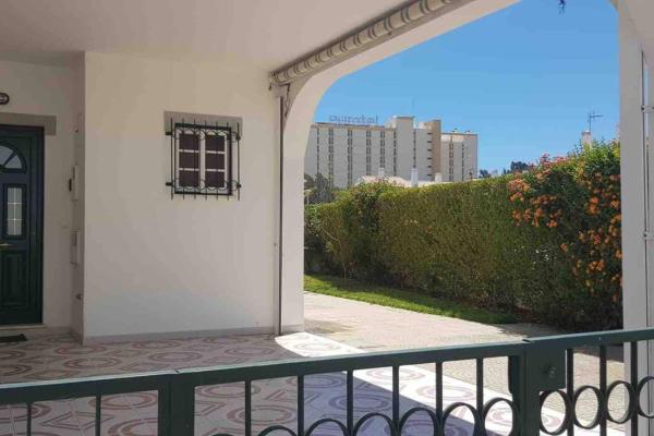 Modern house in Altura with terrace and city view, Prenota Casa vacanze Hotel a Altura con parcheggio, Parcheggio