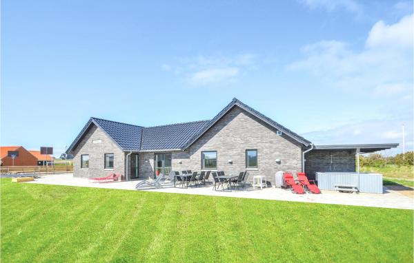 Eight-Bedroom Holiday Home In Vestervig, Prenota Casa vacanze Hotel a Vestjylland con parcheggio, Parcheggio
