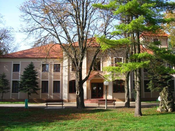 Kaštel Hotel, Buchen Sie Hotel Hotels in Vojvodina mit Parkplatz, Parkplätze