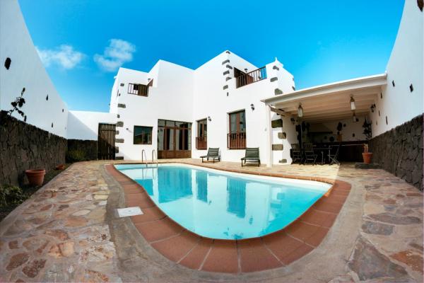 Charming House in Tinajo with Private Pool, Prenota Casa vacanze Hotel a Isole Canarie con piscina, Piscina