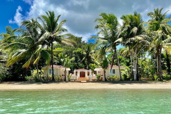 Las Casitas of Villa Paraiso / Beachfront & Pool, Buchen Sie  Big Creek Colón-Insel