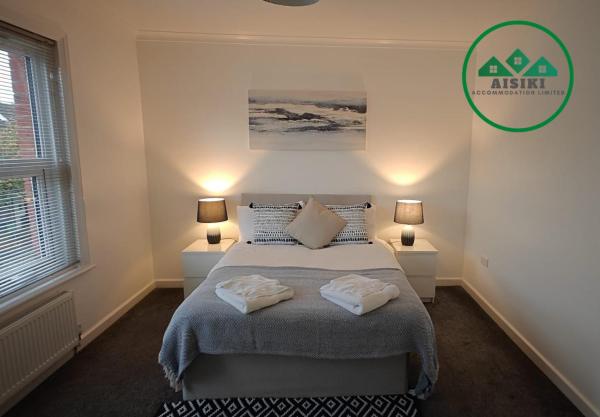 Aisiki Stays Apartments at Harwoods Road, Multiple 2 Bedroom Pet-Friendly Flats, King or Twin or Double beds with FREE Wi-Fi & PARKING, Prenota Appartamento Watford Hertfordshire