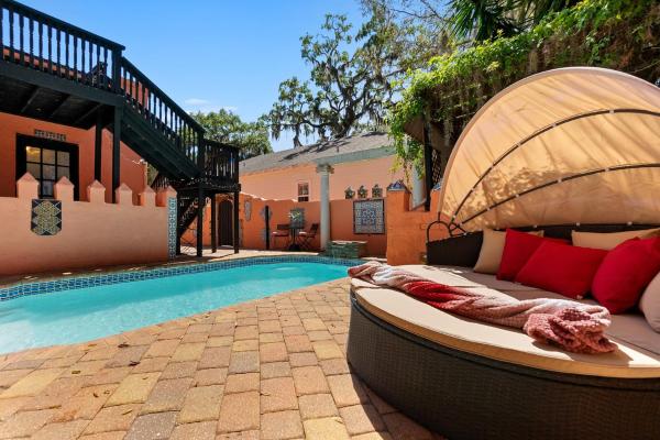 The Gaudi House- Pool Minutes to DNTN and Beach, Buchen Sie Ferienhaus Villen in Florida, Villa