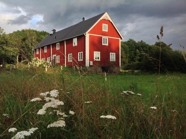 La Maison Rouge de Slätten Bed and Breakfast, Book Bed and Breakfast  