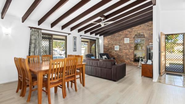 Pet Friendly - Stroll To The Beach - Entire House, Reserva ahora Casa o chalet Hoteles en Queensland con aparcamiento, Aparcamiento