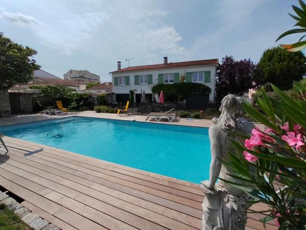 Villa 7 chambres avec grande piscine à 600m de la plage, Reserva ahora  Hoteles en Aquitania con aparcamiento, Aparcamiento
