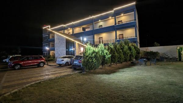 Hotel The Cult by OYO Rooms, Prenota Hotel Tadas 