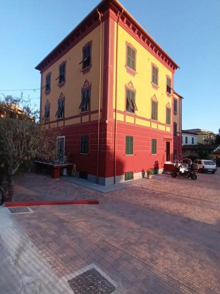 AFFITTACAMERE SobborgoSpina47, Prenota  Hotel a Sarzana con parcheggio, Parcheggio