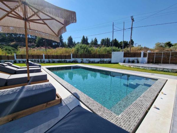 Villa Hillside Pefkohori, Prenota  Hotel a Macedonia con parcheggio, Parcheggio
