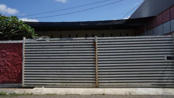 SPOT ON 92860 Hunian 99, Reserva ahora  Hoteles baratos en Genteng