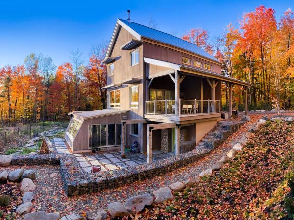 Le Camp Caché Shefford, Reserva ahora  Hoteles en Quebec con aparcamiento, Aparcamiento