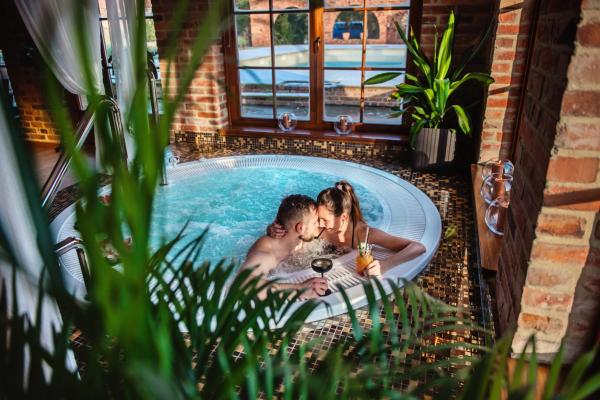 Żabi Dwór - HOTEL - RESTAURACJA - SPA, Prenota Hotel Hotel a Lebus con piscina, Piscina