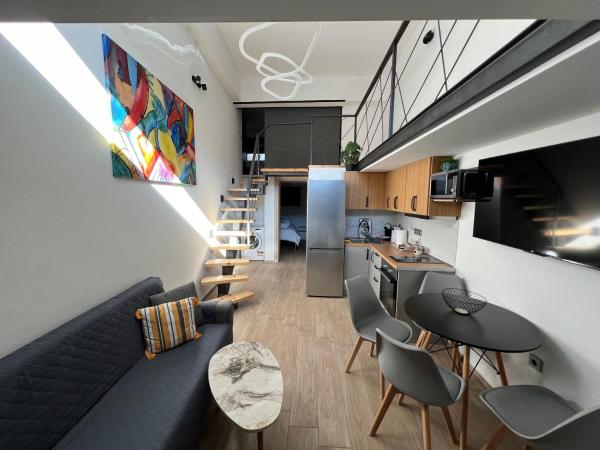 City Center Loft With Private Parking, Prenota  Hotel a Macedonia con parcheggio, Parcheggio