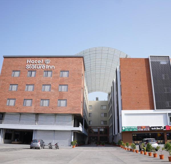 Hotel Stature Inn, Réserver Hôtel Garudeshwar Gujarat