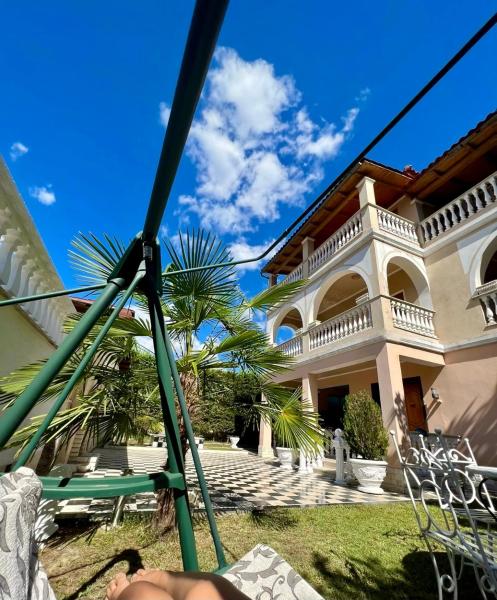 Guest House Pulake, Prenota  Hotel economici a Berat County