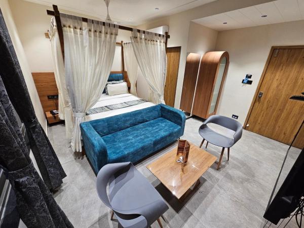 Hotel Nova Palm, Book  Rajkot 