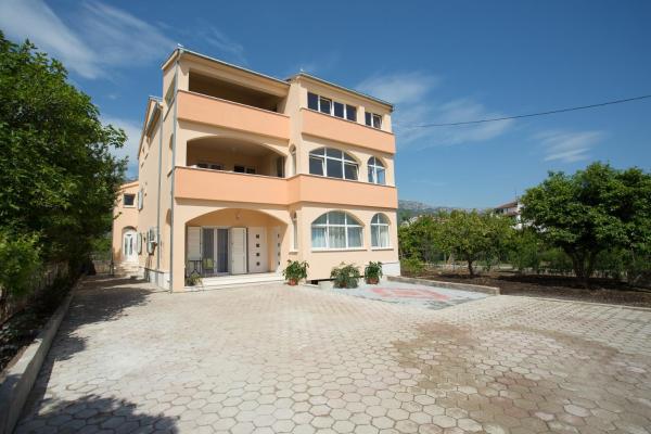 Apartments with a parking space Kastel Kambelovac, Kastela - 21071, Buchen Sie Ferienwohnung Hotels in Gespanschaft Split-Dalmatien mit Parkplatz, Parkplätze