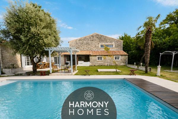 Villa Archipel Suites & Pool Beach Tennis, Reserva ahora  Hoteles en Aquitania con aparcamiento, Aparcamiento