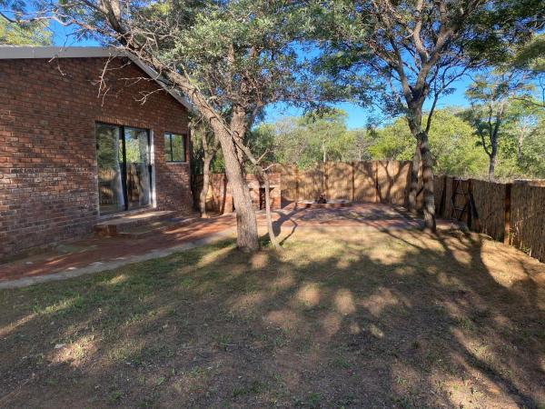 Vlakkieskraal Farmstay - BushBaby House, Buchen Sie  Hotels in Limpopo mit Parkplatz, Parkplätze