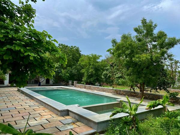 Pangarh Lake Retreat, Prenota  Hotel a Gosunda con piscina, Piscina